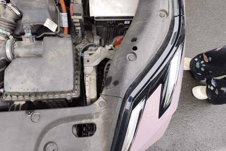 Used Lynk & Co 06 EM-P 2023 EM-P 126 Long-Range Halo Engine Bay Left