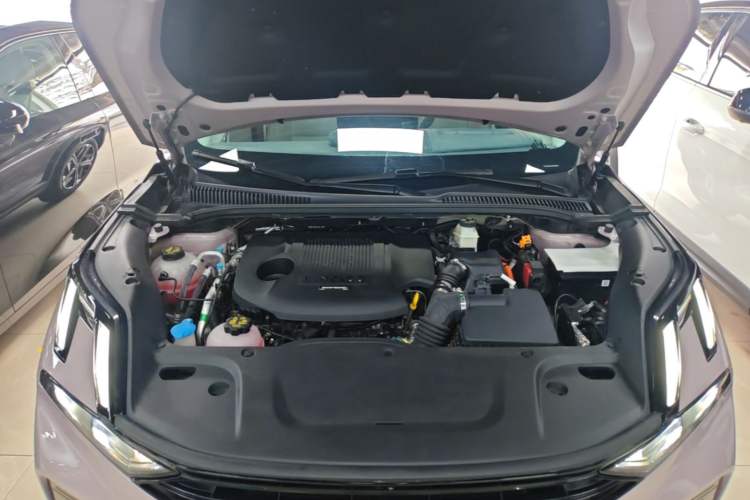 Used Lynk & Co 06 EM-P 2023 EM-P 126 Long-Range Halo Engine Bay
