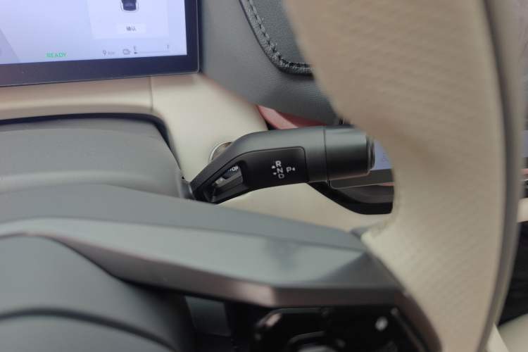 Used Lynk & Co 06 EM-P 2023 EM-P 126 Long-Range Pro Gear Lever