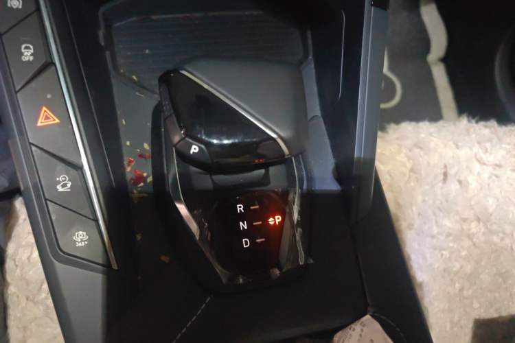 Used Lynk & Co 06 EM-P 2023 1.5T Remix PHEV Shero Gear Lever