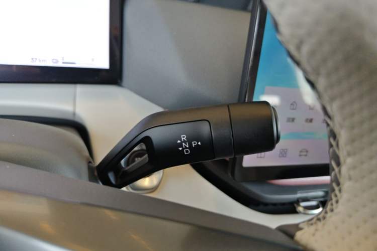 Used Lynk & Co 06 EM-P 2023 EM-P 126 Long-Range Halo Gear Lever