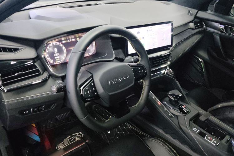 Used Lynk & Co 06 EM-P 2023 1.5T Remix PHEV Hero Center Console
