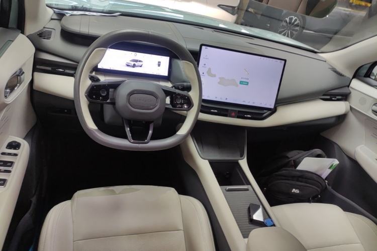 Used Lynk & Co 06 EM-P 2023 EM-P 126 Long-Range Halo Center Console