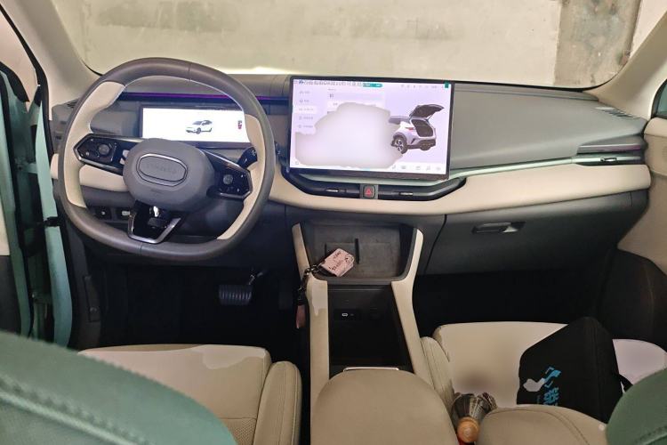 Used Lynk & Co 06 EM-P 2023 EM-P 126 Long-Range Halo Center Console