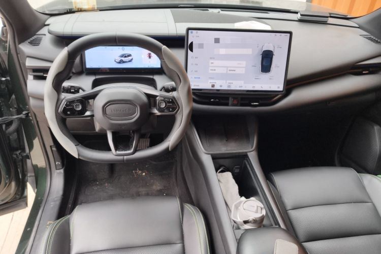 Used Lynk & Co 06 EM-P 2023 EM-P 126 Long-Range Halo Center Console