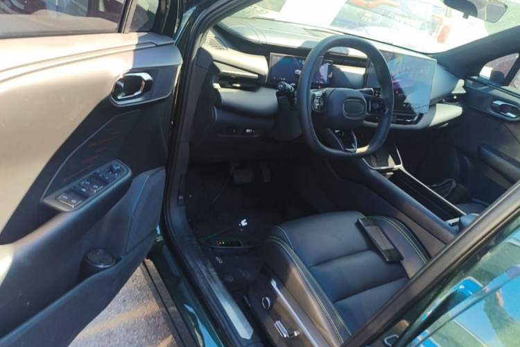 Used Lynk & Co 06 EM-P 2023 EM-P 126 Long-Range Halo Driver Seat