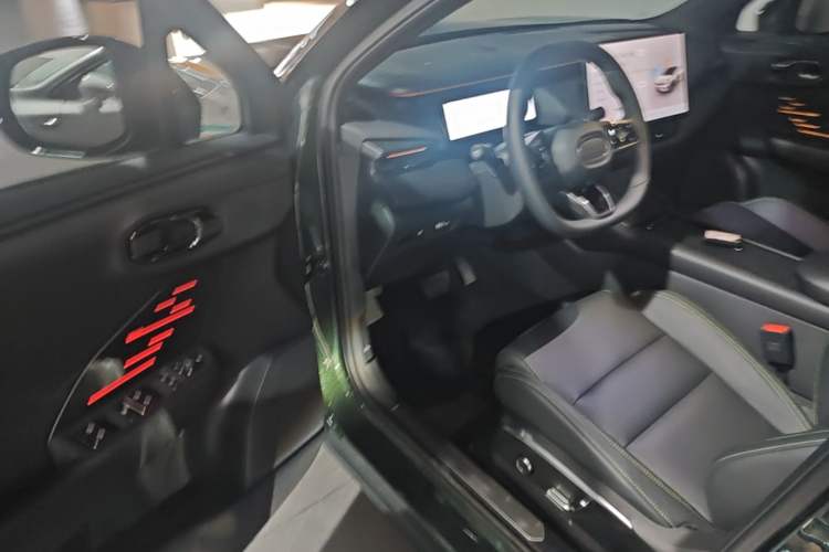 Used Lynk & Co 06 EM-P 2023 EM-P 126 Long-Range Halo Driver Seat
