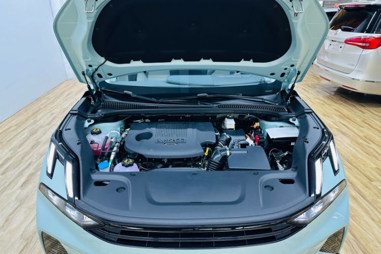 Used Lynk & Co 06 EM-P 2023 EM-P 126 Long-Range Halo Engine Bay