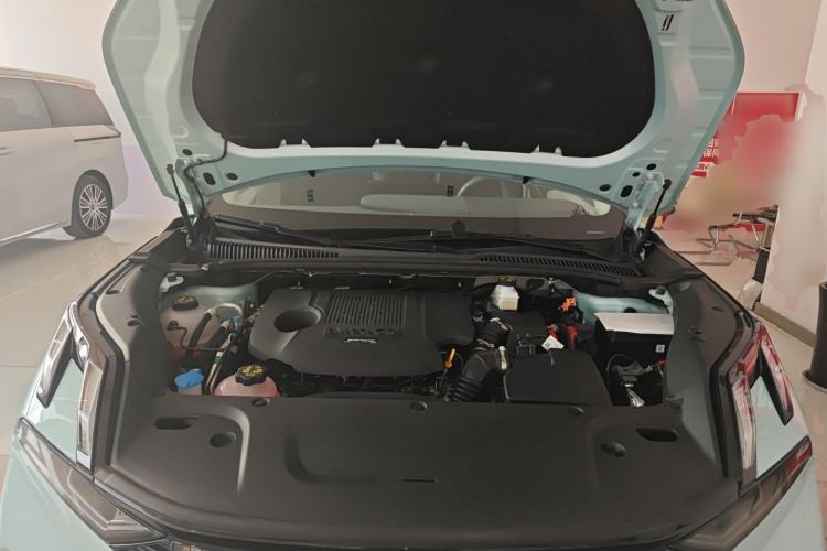 Used Lynk & Co 06 EM-P 2023 EM-P 126 Long-Range Halo Engine Bay