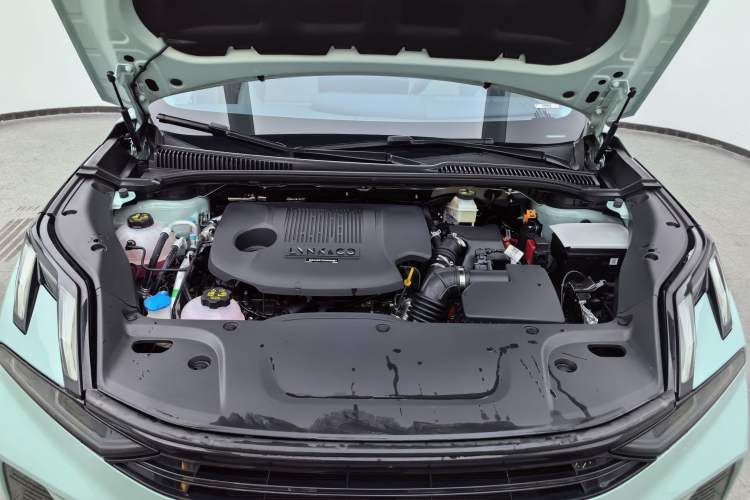 Used Lynk & Co 06 EM-P 2023 EM-P 126 Long-Range Halo Engine Bay