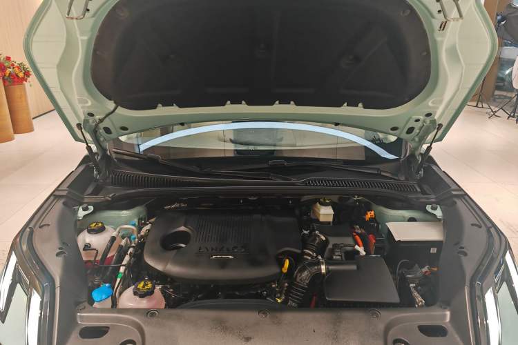Used Lynk & Co 06 EM-P 2023 EM-P 126 Long-Range Halo Engine Bay