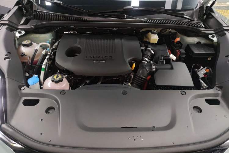 Used Lynk & Co 06 EM-P 2023 EM-P 126 Long-Range Halo Engine Bay