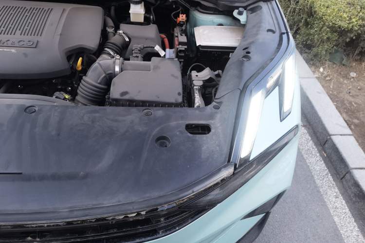 Used Lynk & Co 06 EM-P 2023 EM-P 126 Long-Range Halo Engine Bay Left