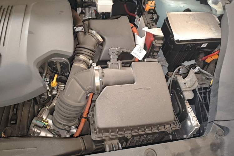 Used Lynk & Co 06 EM-P 2023 EM-P 126 Long-Range Halo Engine Bay Left