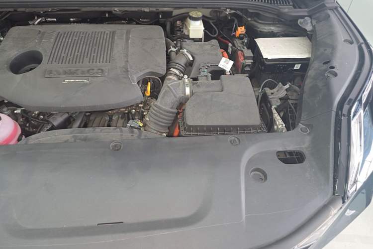 Used Lynk & Co 06 EM-P 2023 EM-P 126 Long-Range Halo Engine Bay Left