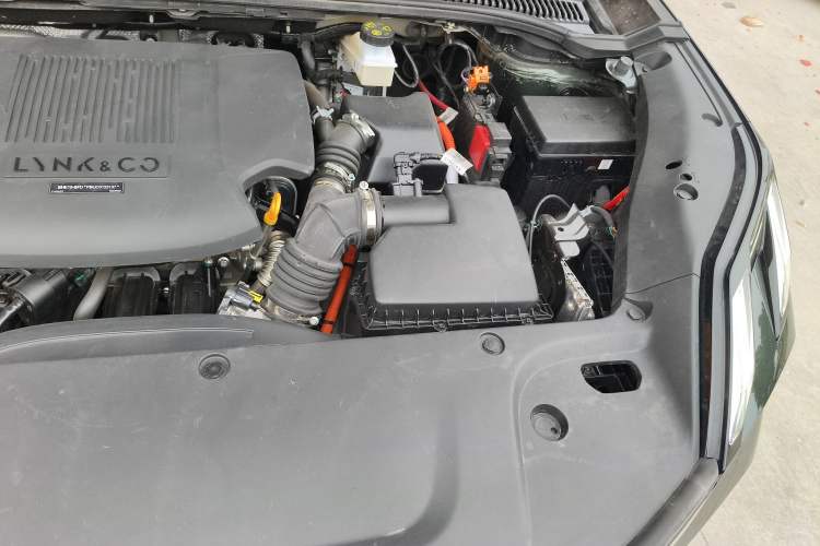 Used Lynk & Co 06 EM-P 2023 EM-P 126 Long-Range Halo Engine Bay Left