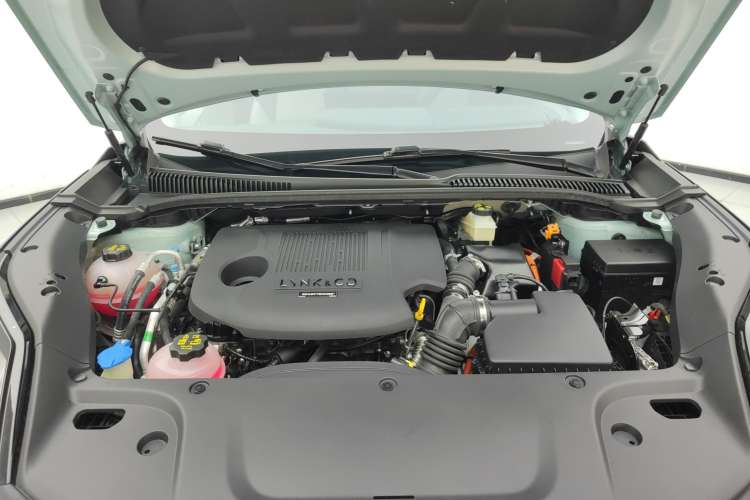 Used Lynk & Co 06 EM-P 2023 EM-P 126 Long-Range Halo Engine Bay