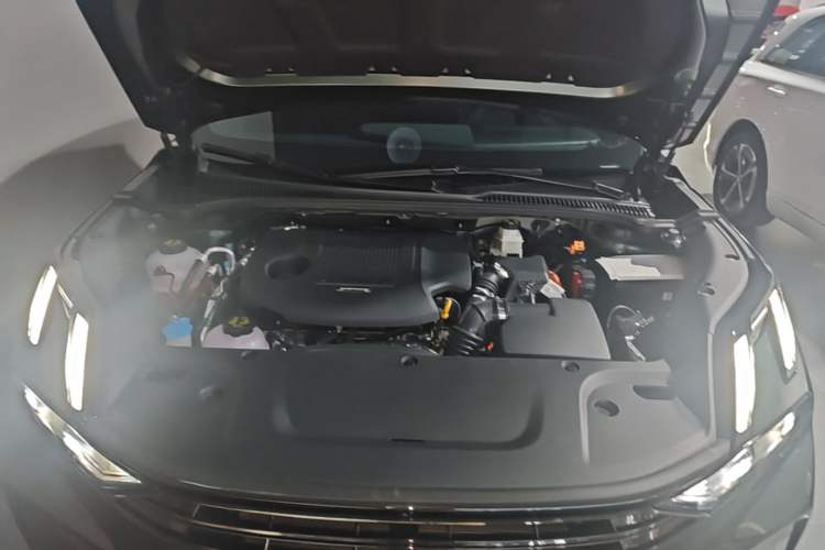 Used Lynk & Co 06 EM-P 2023 EM-P 126 Long-Range Halo Engine Bay