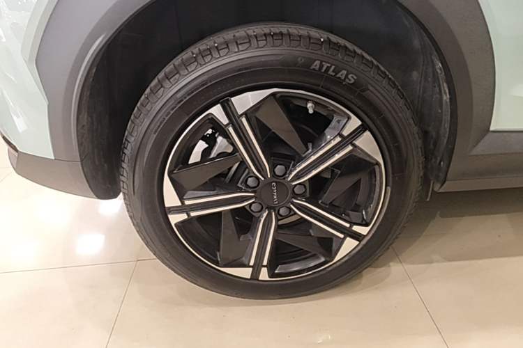 Used Lynk & Co 06 EM-P 2023 EM-P 126 Long-Range Halo Exterior 2