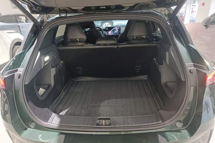 Used Lynk & Co 06 EM-P 2023 EM-P 126 Long-Range Halo Exterior 4