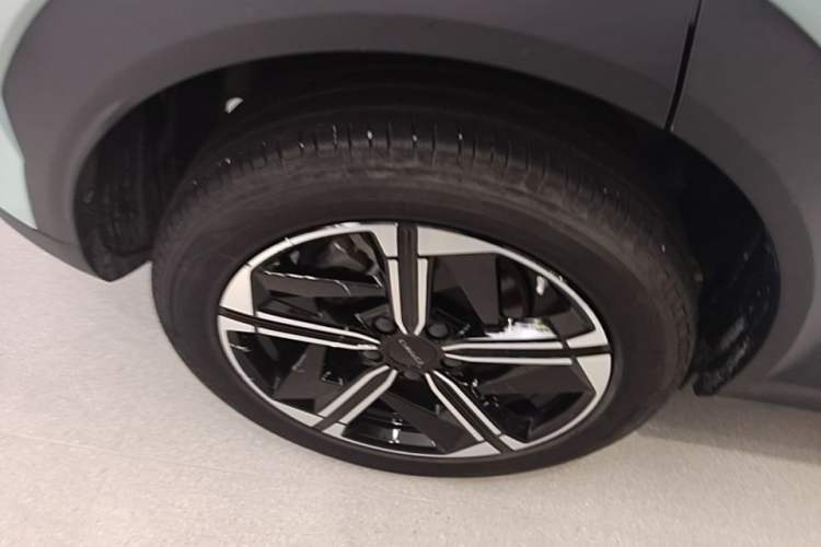 Used Lynk & Co 06 EM-P 2023 EM-P 126 Long-Range Halo Exterior 5