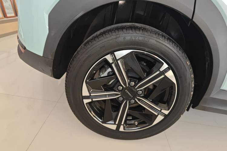 Used Lynk & Co 06 EM-P 2023 EM-P 126 Long-Range Halo Exterior 8