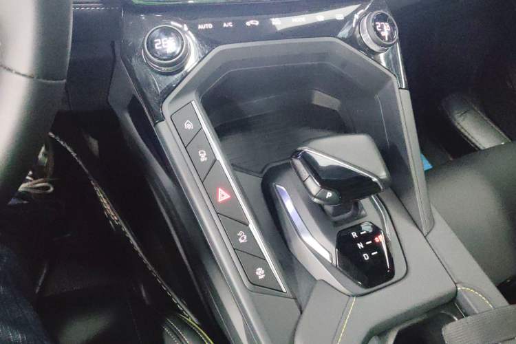 Used Lynk & Co 06 EM-P 2023 1.5T Remix PHEV Hero Gear Lever