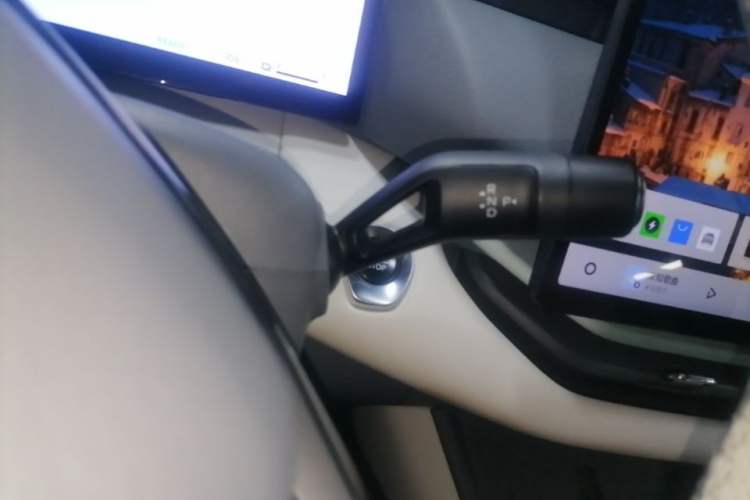 Used Lynk & Co 06 EM-P 2023 EM-P 126 Long-Range Halo Gear Lever