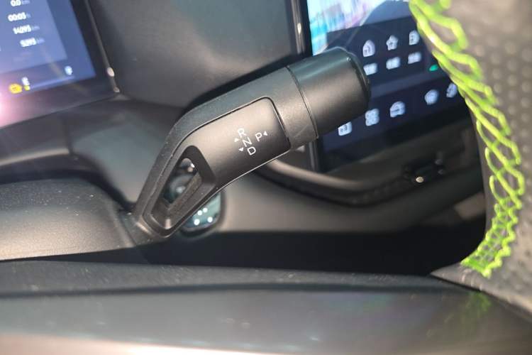 Used Lynk & Co 06 EM-P 2023 EM-P 126 Long-Range Halo Gear Lever