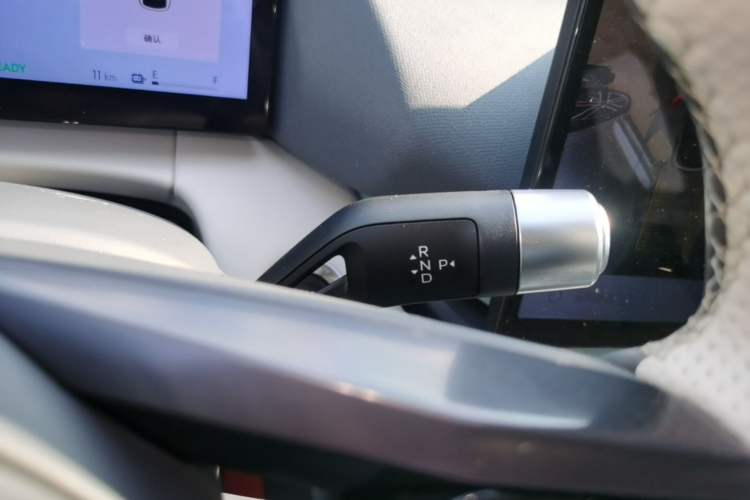 Used Lynk & Co 06 EM-P 2023 EM-P 126 Long-Range Halo Gear Lever