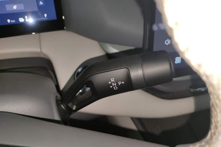 Used Lynk & Co 06 EM-P 2023 EM-P 126 Long-Range Halo Gear Lever