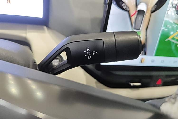 Used Lynk & Co 06 EM-P 2023 EM-P 126 Long-Range Halo Gear Lever