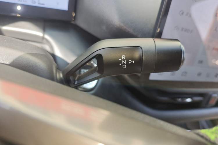 Used Lynk & Co 06 EM-P 2023 EM-P 126 Long-Range Halo Gear Lever