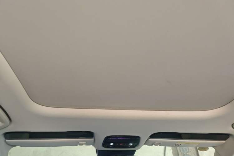 Used Lynk & Co 06 EM-P 2023 EM-P 126 Long-Range Halo Headliner