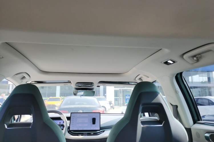 Used Lynk & Co 06 EM-P 2023 EM-P 126 Long-Range Halo Headliner