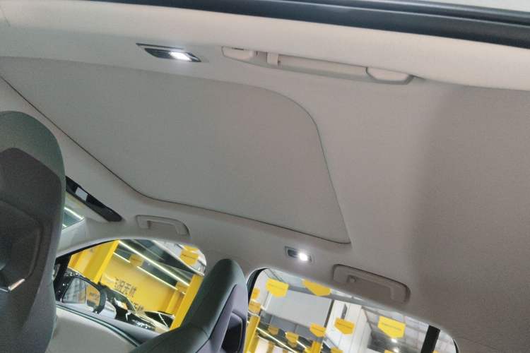 Used Lynk & Co 06 EM-P 2023 EM-P 126 Long-Range Halo Headliner