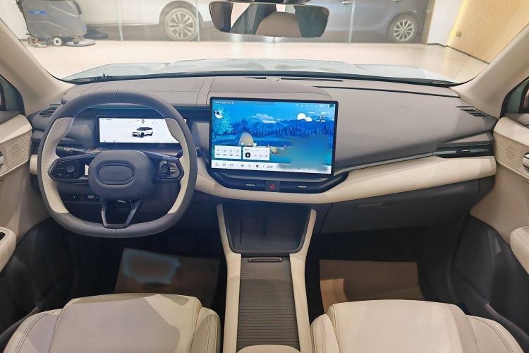 Used Lynk & Co 06 EM-P 2023 EM-P 126 Long-Range Halo Interior 1