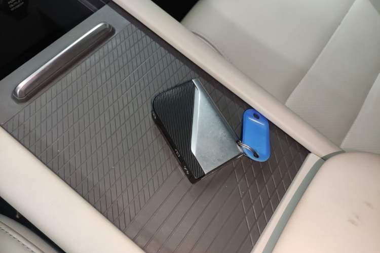 Used Lynk & Co 06 EM-P 2023 EM-P 126 Long-Range Halo Interior 1