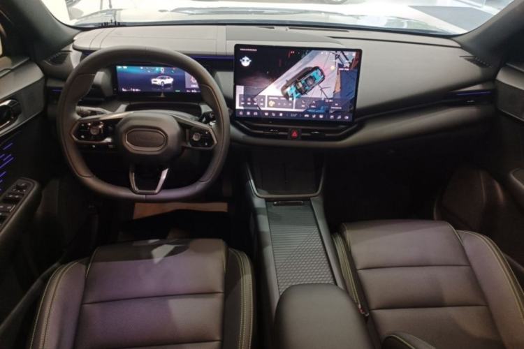 Used Lynk & Co 06 EM-P 2023 EM-P 126 Long-Range Halo Interior 1