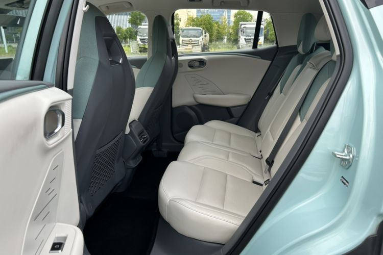 Used Lynk & Co 06 EM-P 2023 EM-P 126 Long-Range Halo Interior 1