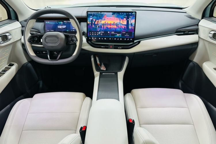 Used Lynk & Co 06 EM-P 2023 EM-P 126 Long-Range Halo Interior 2