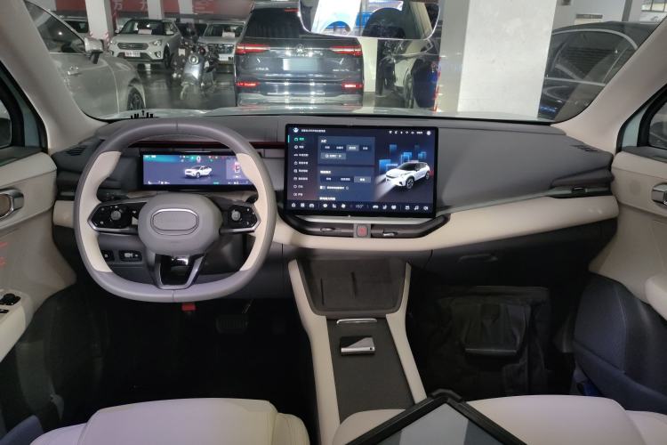 Used Lynk & Co 06 EM-P 2023 EM-P 126 Long-Range Halo Interior 2