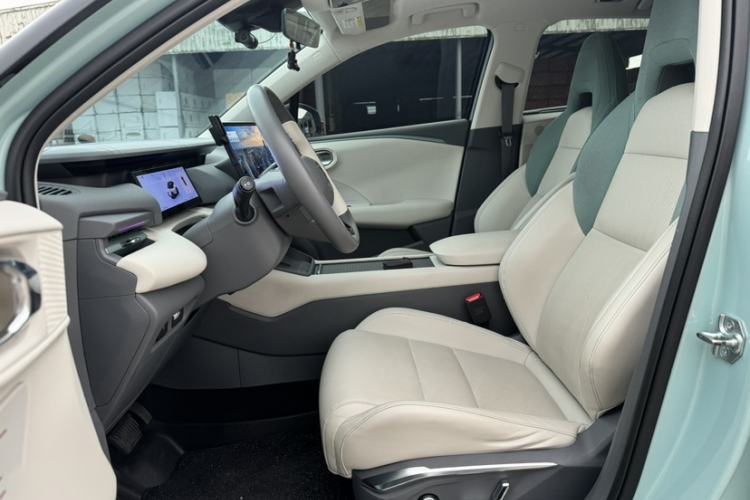 Used Lynk & Co 06 EM-P 2023 EM-P 126 Long-Range Halo Interior 2