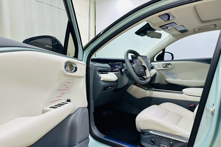 Used Lynk & Co 06 EM-P 2023 EM-P 126 Long-Range Halo Interior 3