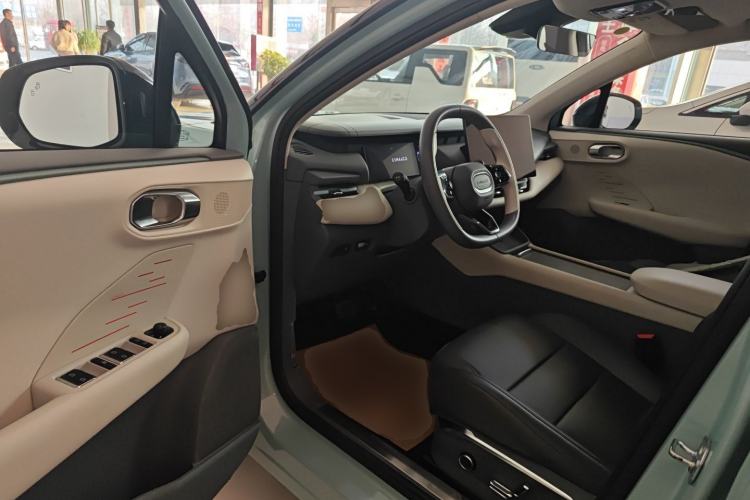 Used Lynk & Co 06 EM-P 2023 EM-P 126 Long-Range Halo Interior 3