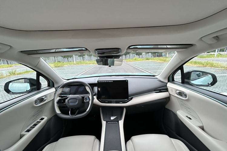 Used Lynk & Co 06 EM-P 2023 EM-P 126 Long-Range Halo Interior 3