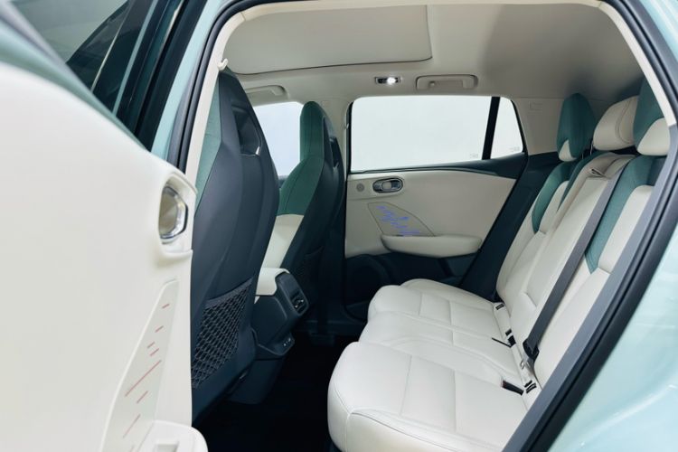 Used Lynk & Co 06 EM-P 2023 EM-P 126 Long-Range Halo Interior 4