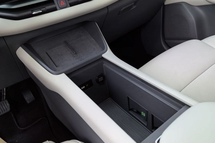 Used Lynk & Co 06 EM-P 2023 EM-P 126 Long-Range Halo Interior 4