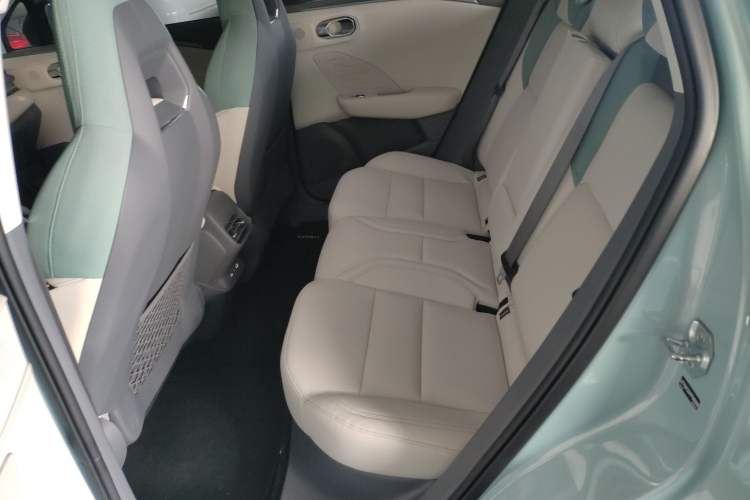 Used Lynk & Co 06 EM-P 2023 EM-P 126 Long-Range Halo Interior 4