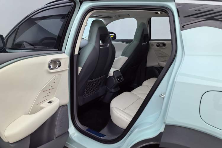 Used Lynk & Co 06 EM-P 2023 EM-P 126 Long-Range Halo Interior 9